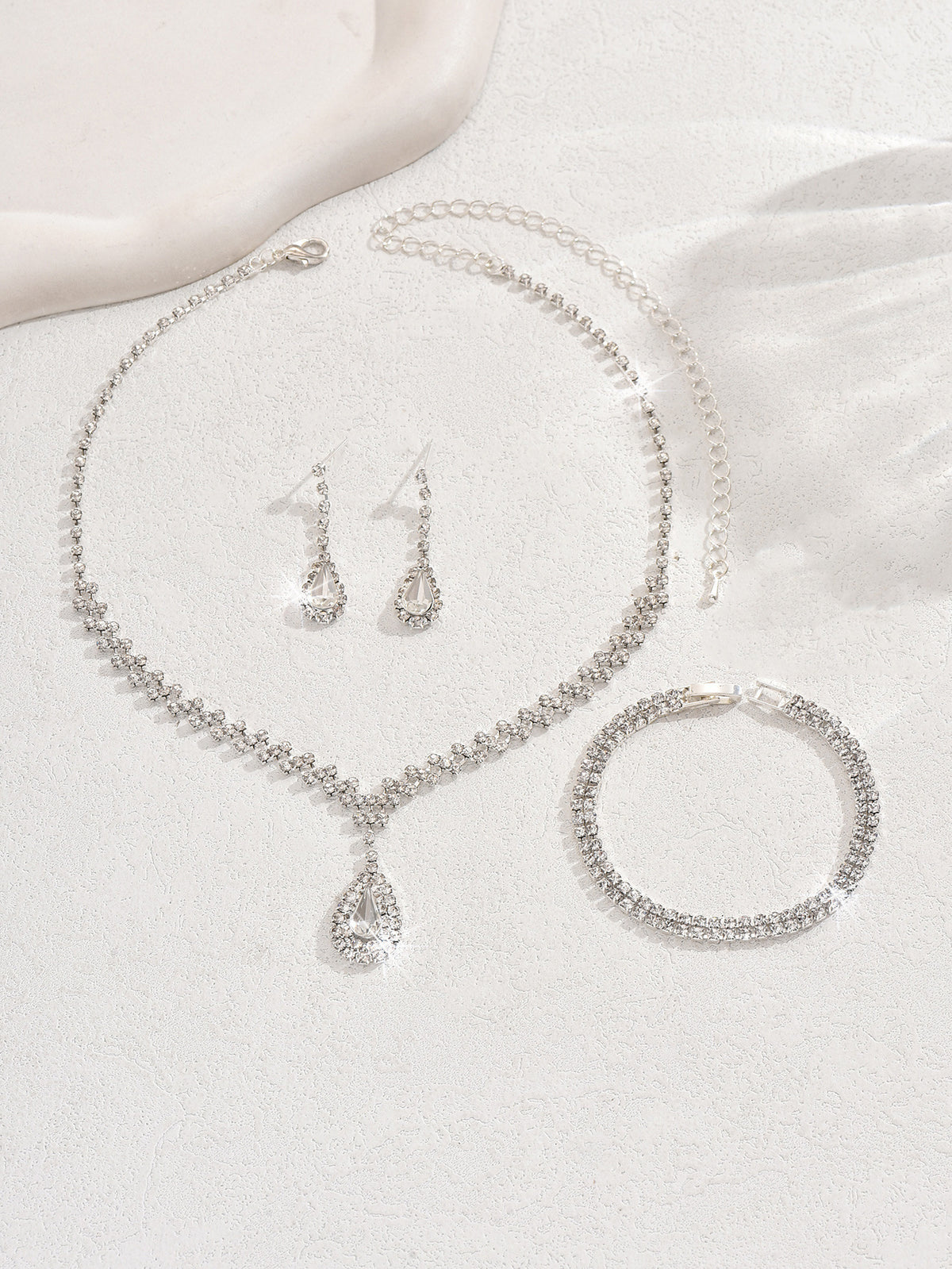 Teardrop Rhinestone Jewelry Set for Women, Claw-Chain Necklace — finish detail