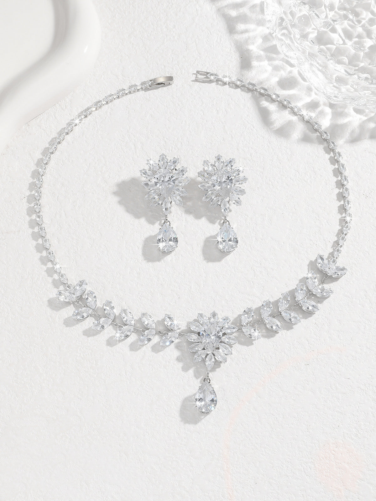 Bridal Zircon Necklace and Earrings Set – Teardrop and Leaf Rhinestone Design