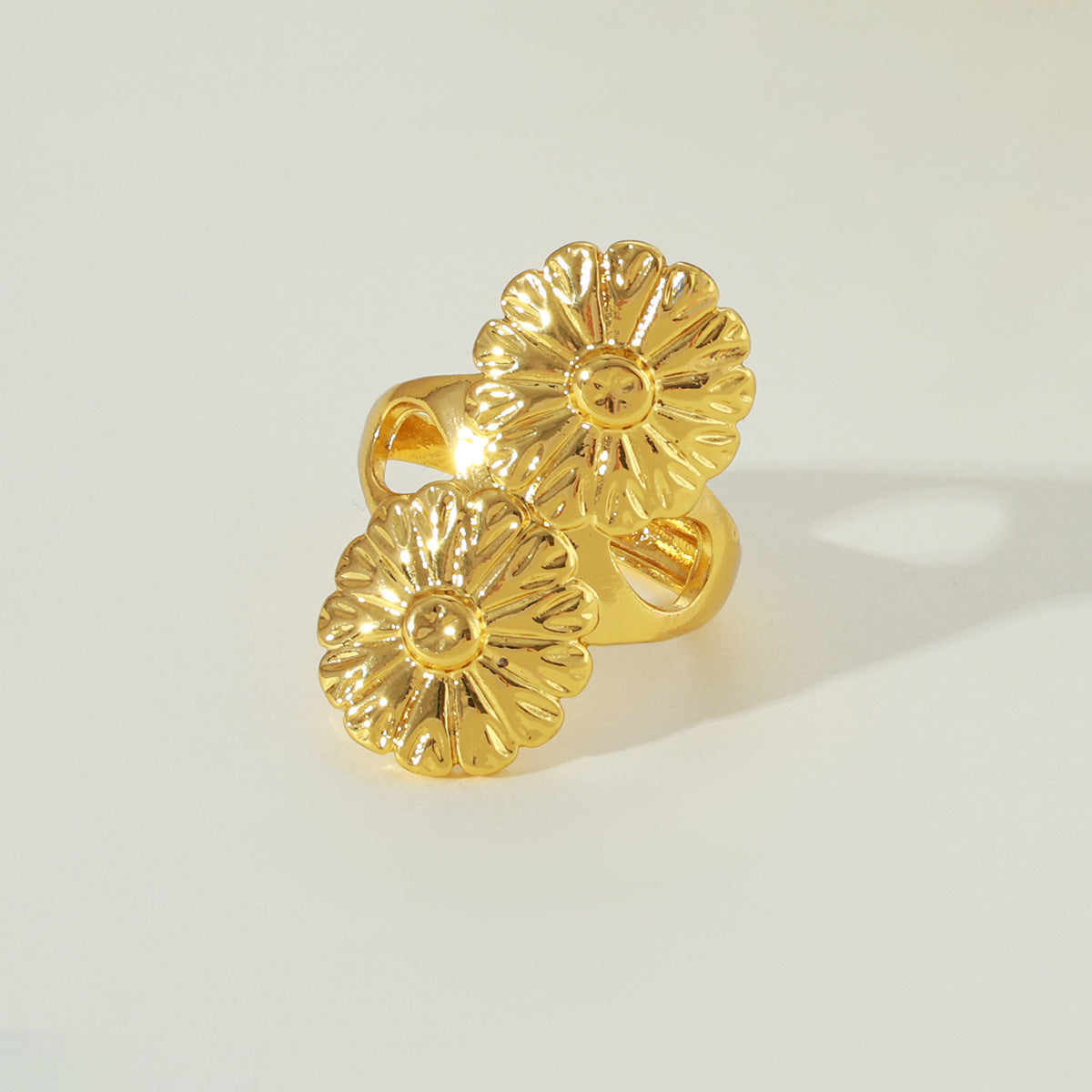 Hollow Flower Open Ring for Women, Irregular Heart-Shaped Band — finish detail